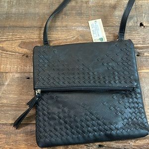 New with tags Clarks brand purse. Color black.